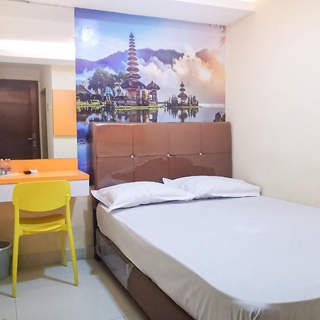 Tng Hotel Redpartner Jakarta Bagian luar foto