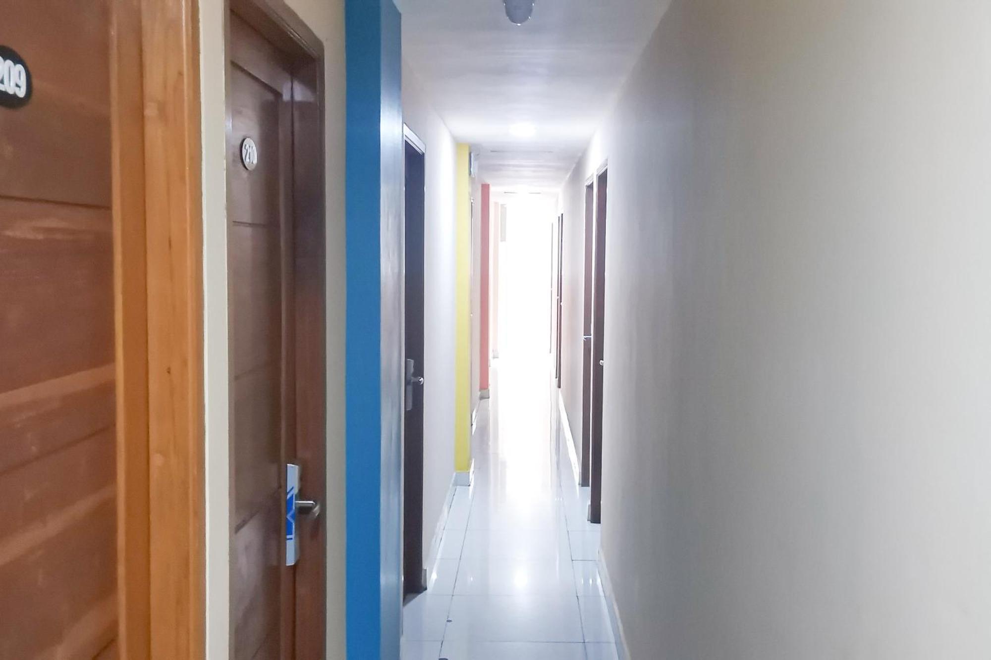 Tng Hotel Redpartner Jakarta Bagian luar foto